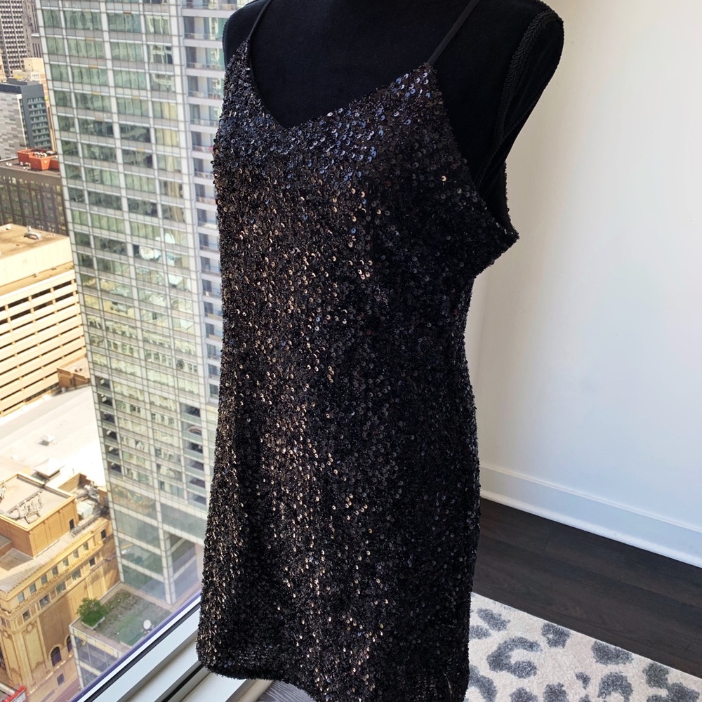 Gently worn DISCOVERY sequins size L gorgeous!